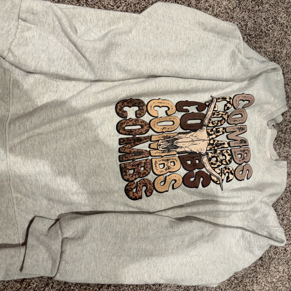 Gray Crew Neck Sweater with Ribbed Cuffs